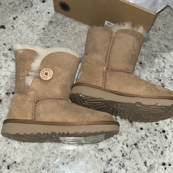 Bailey Button II Boot - Picture 8 of 9